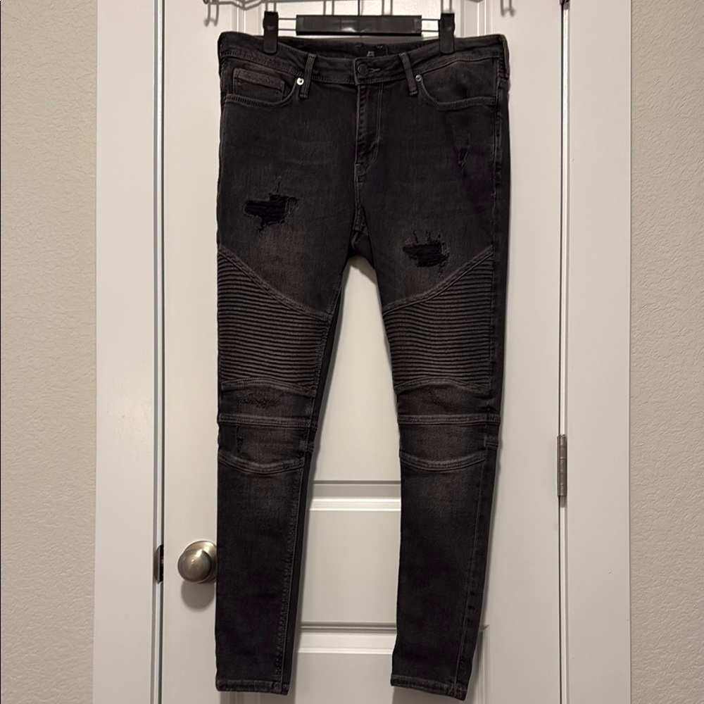 River Island (UK Brand) Men's Black Distressed Jeans size 32 - Picture 1 of 7